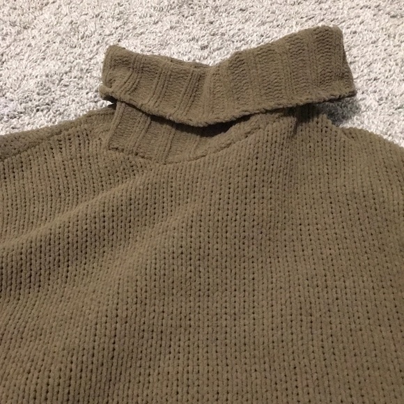 Turtleneck - Picture 2 of 3